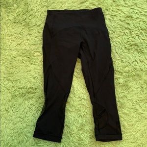 Lululemon black mid calf leggings size 8 women’s